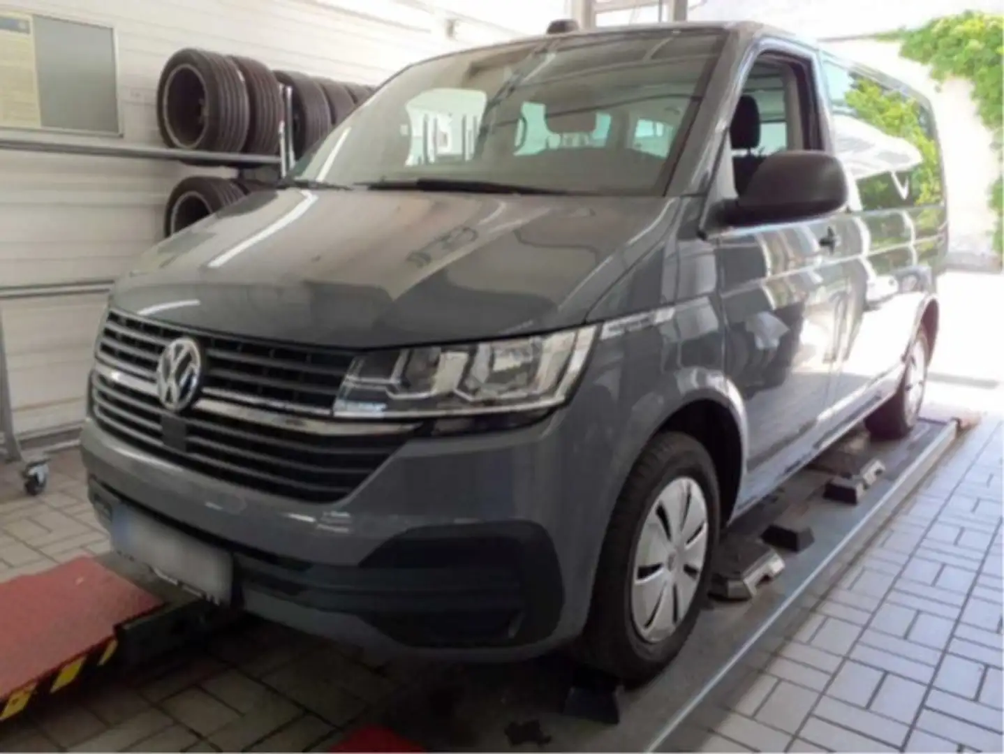 Volkswagen T6.1 Multivan Trendline 2.0l TDI 110kW DSG Klima Rückfahrkamera Grau - 1