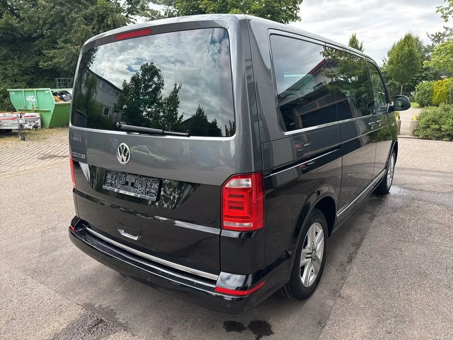 Volkswagen T6 Multivan Gen Six 2.0TDI DSG ElektrTür APP AHK Zwart - 2