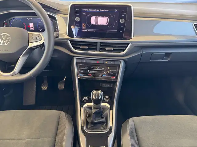 Volkswagen T-Roc view 12