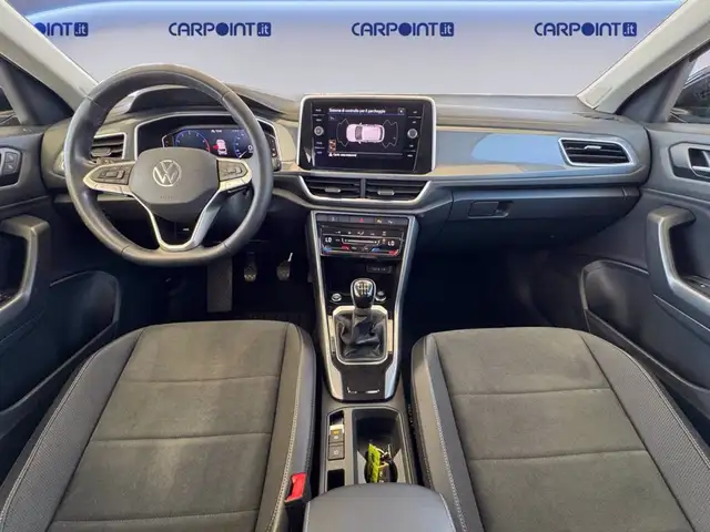 Volkswagen T-Roc view 11