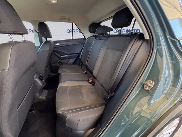 Volkswagen T-Roc view 14