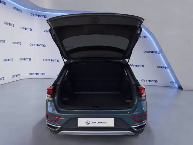 Volkswagen T-Roc view 17