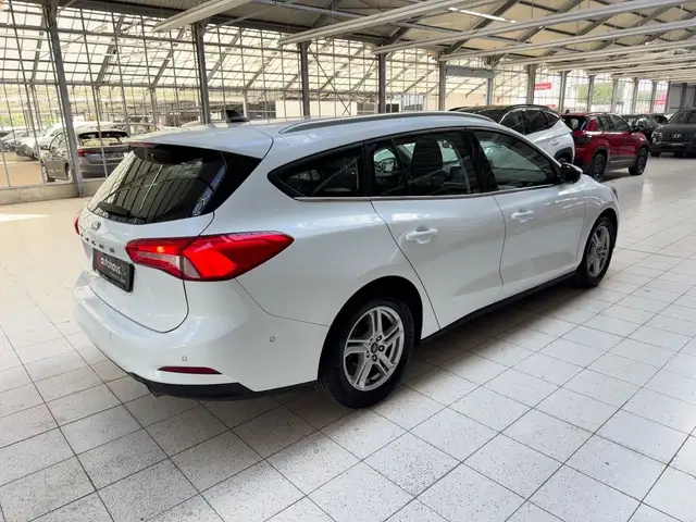 Ford Focus view 5