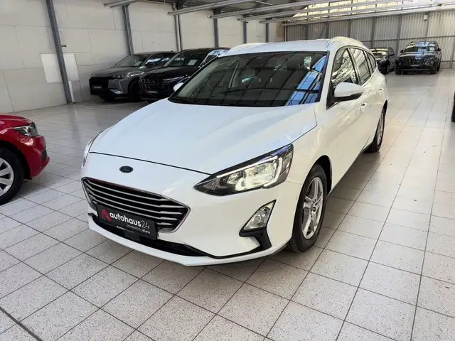 Ford Focus view 3