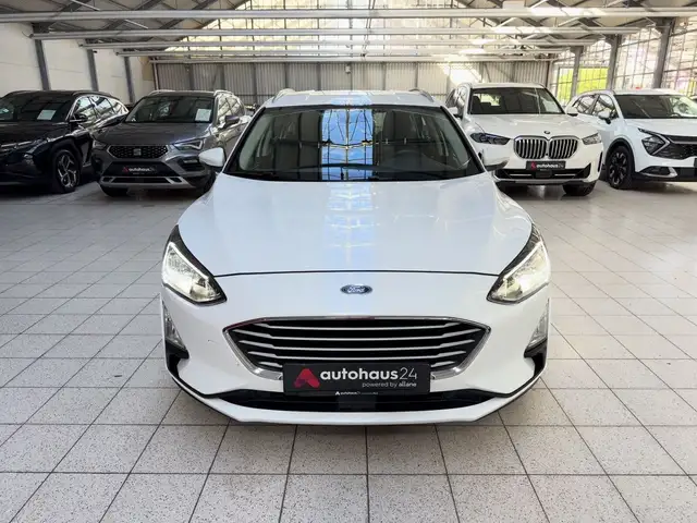Ford Focus view 2