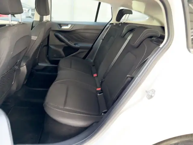 Ford Focus view 15