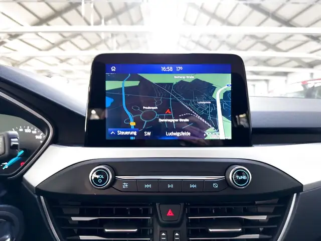 Ford Focus view 12