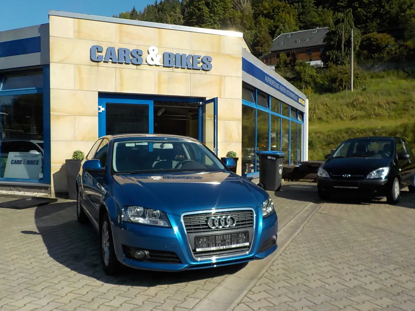 Audi A3 1.6 Attraction Blau - 1