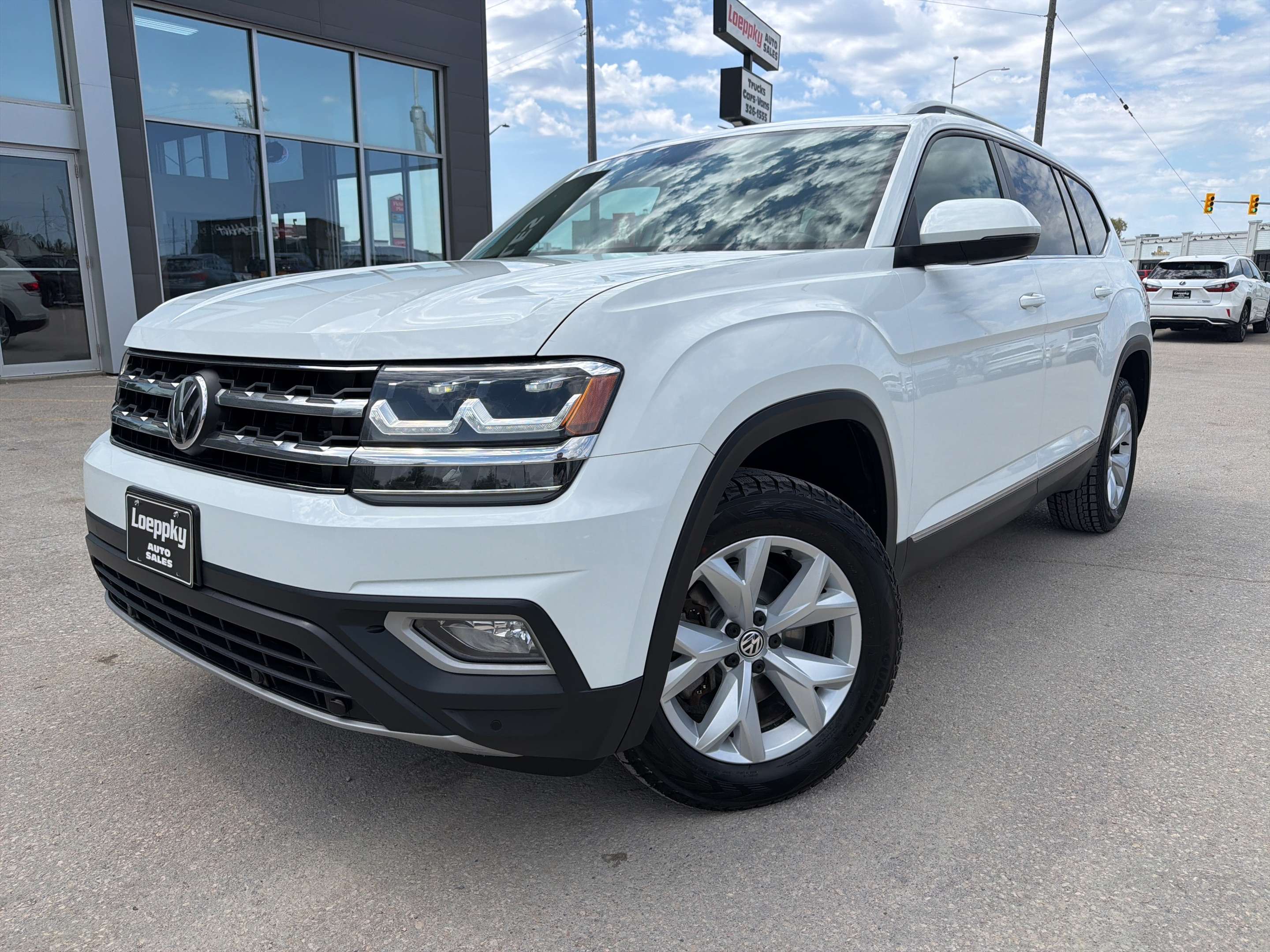 White 2018 Volkswagen Atlas SUV / Crossover 8-Speed Automatic