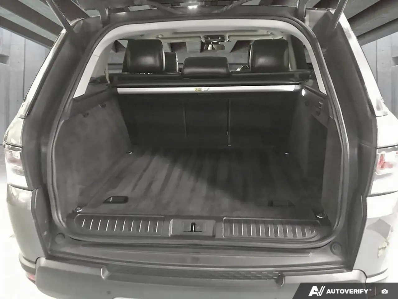 Land Rover Range Rover Sport снимка Land Rover Range Rover Sport