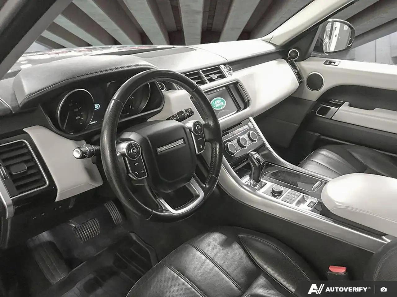 Land Rover Range Rover Sport снимка Land Rover Range Rover Sport