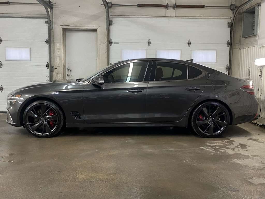 2022 Genesis G70