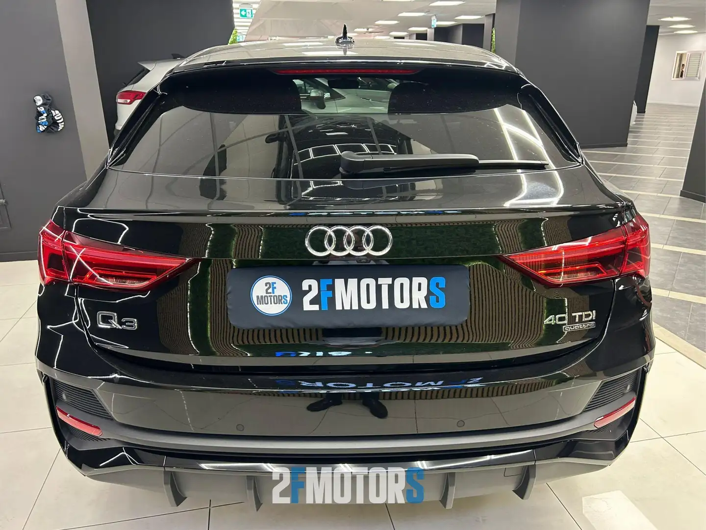Audi Q3 40 2.0 tdi Identity Black quattro 200cv s-tronic Nero - 2
