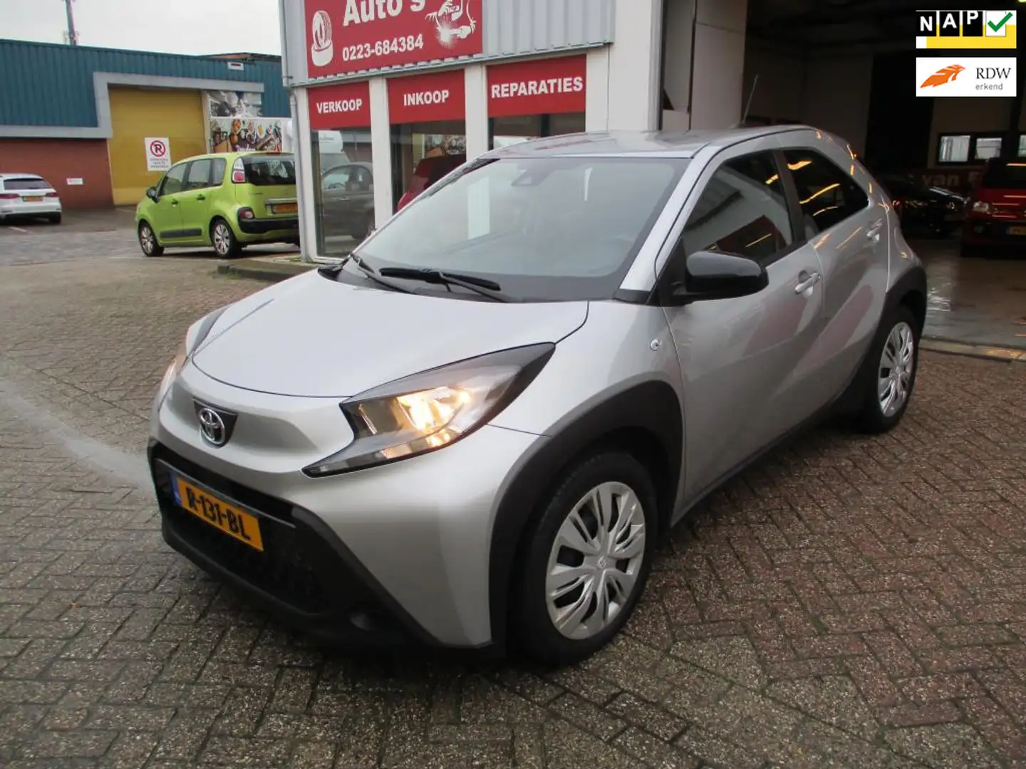 Toyota Aygo X 1.0 VVT-i MT Play Grijs - 1