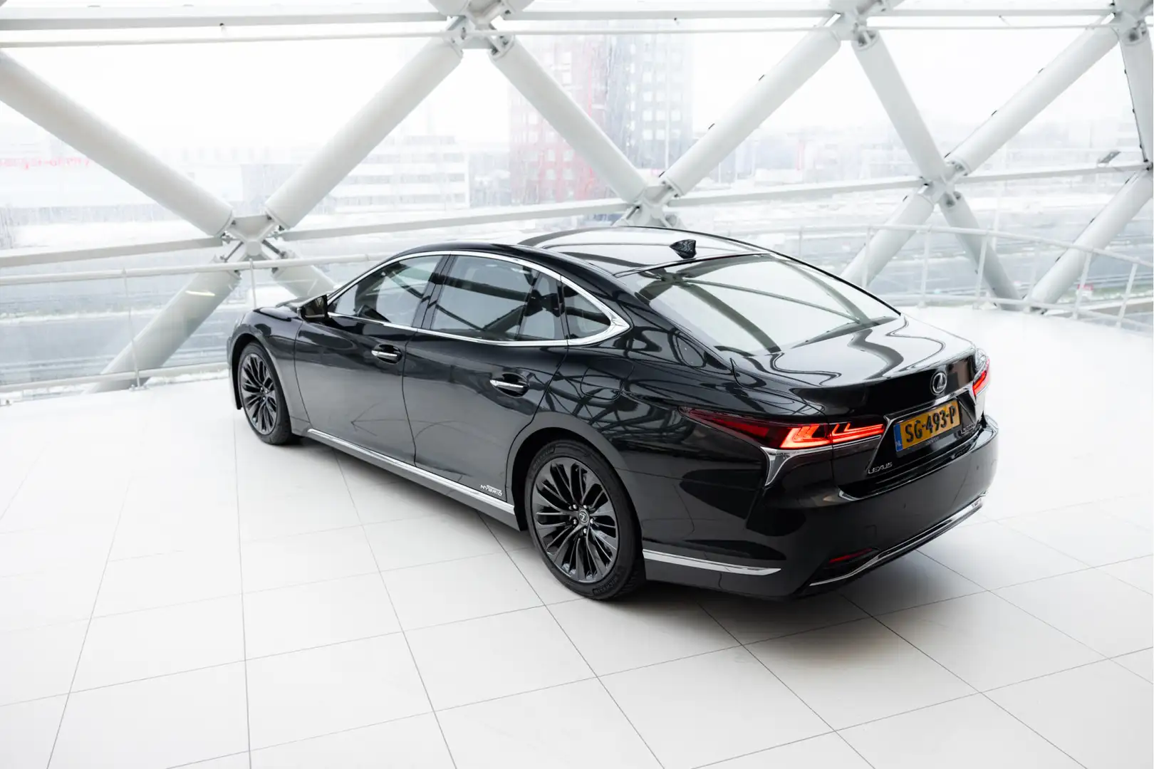 Lexus LS 500 500h AWD Executive Line | BTW Auto | 1e Eigenaar | Schwarz - 2