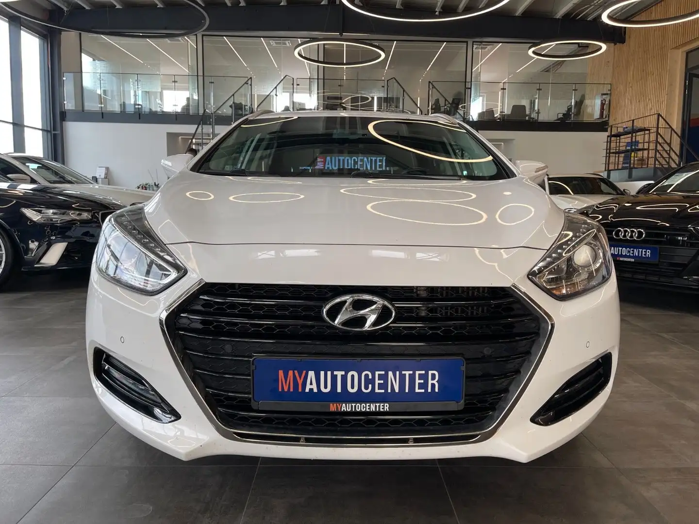 Hyundai i40 cw blue Trend Alb - 2