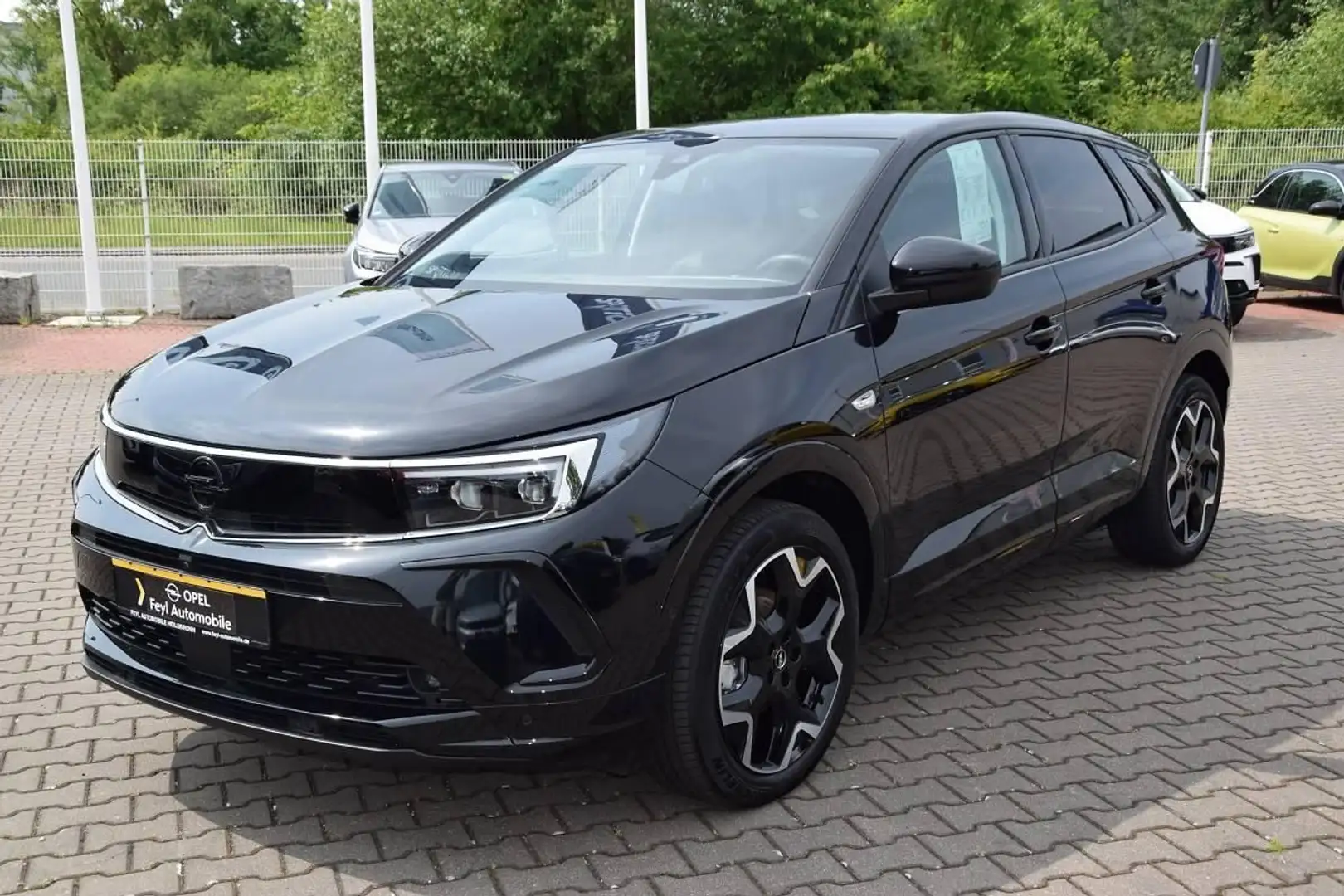 Opel Grandland X Grandland 1.2 Turbo "GS" Schwarz - 2