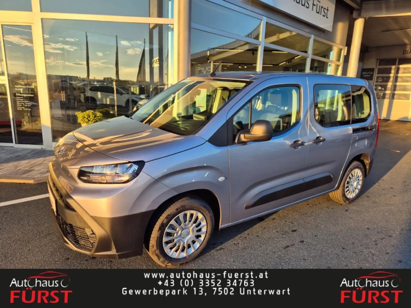 Toyota Proace City City Verso 1,5l 100PS Shuttle L1 Silber - 1
