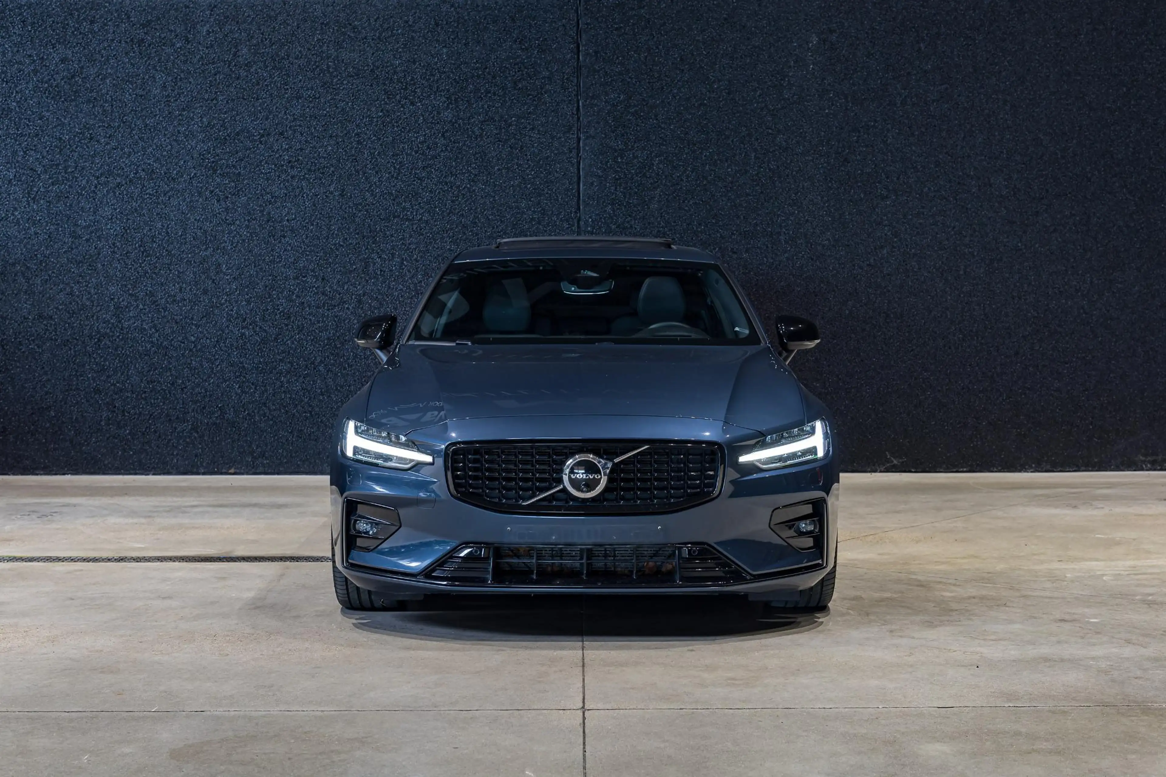 Volvo S60 B5 Ultimate Dark Aut. NAVI | LEDER | H&K Sound | 3 — photo 2