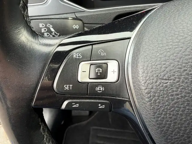Volkswagen T-Roc view 11