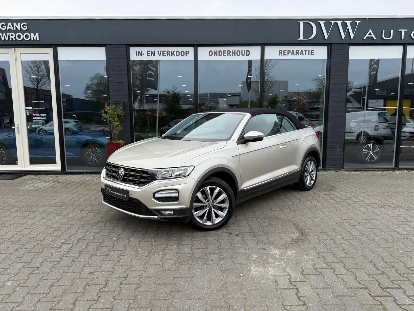 Volkswagen T-Roc 1.5 TSI Style automaat Grijs - 2