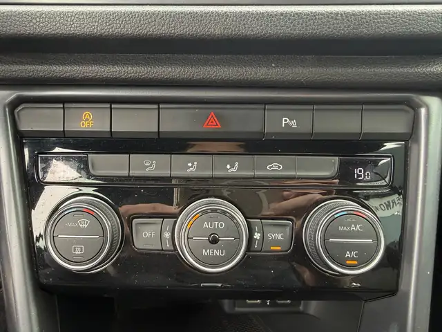 Volkswagen T-Roc view 13