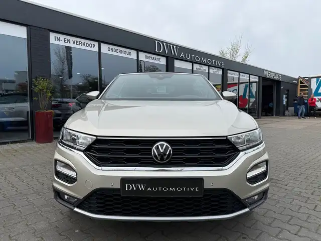 Volkswagen T-Roc view 7
