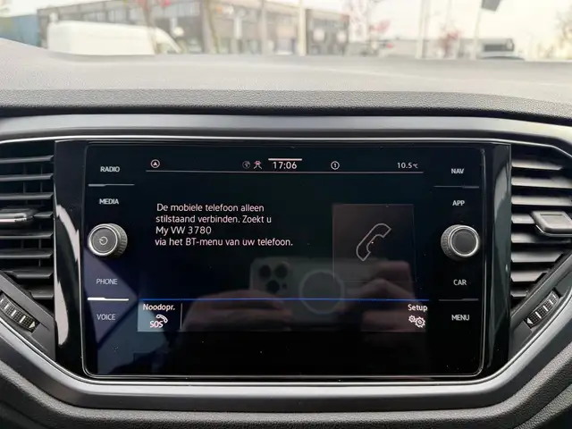 Volkswagen T-Roc view 15