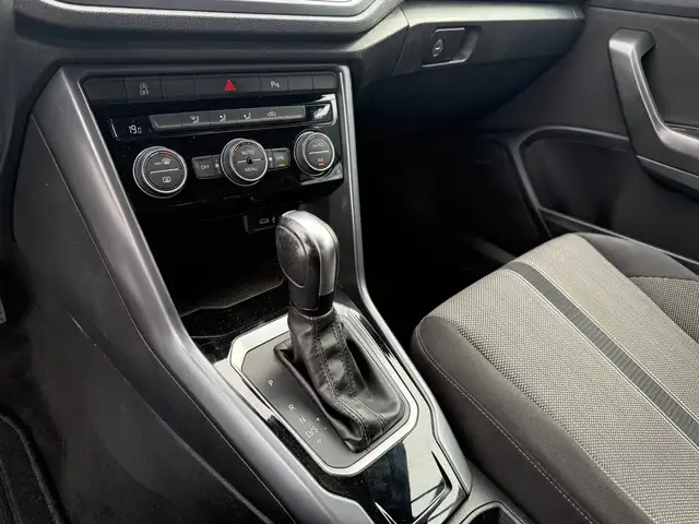 Volkswagen T-Roc view 12