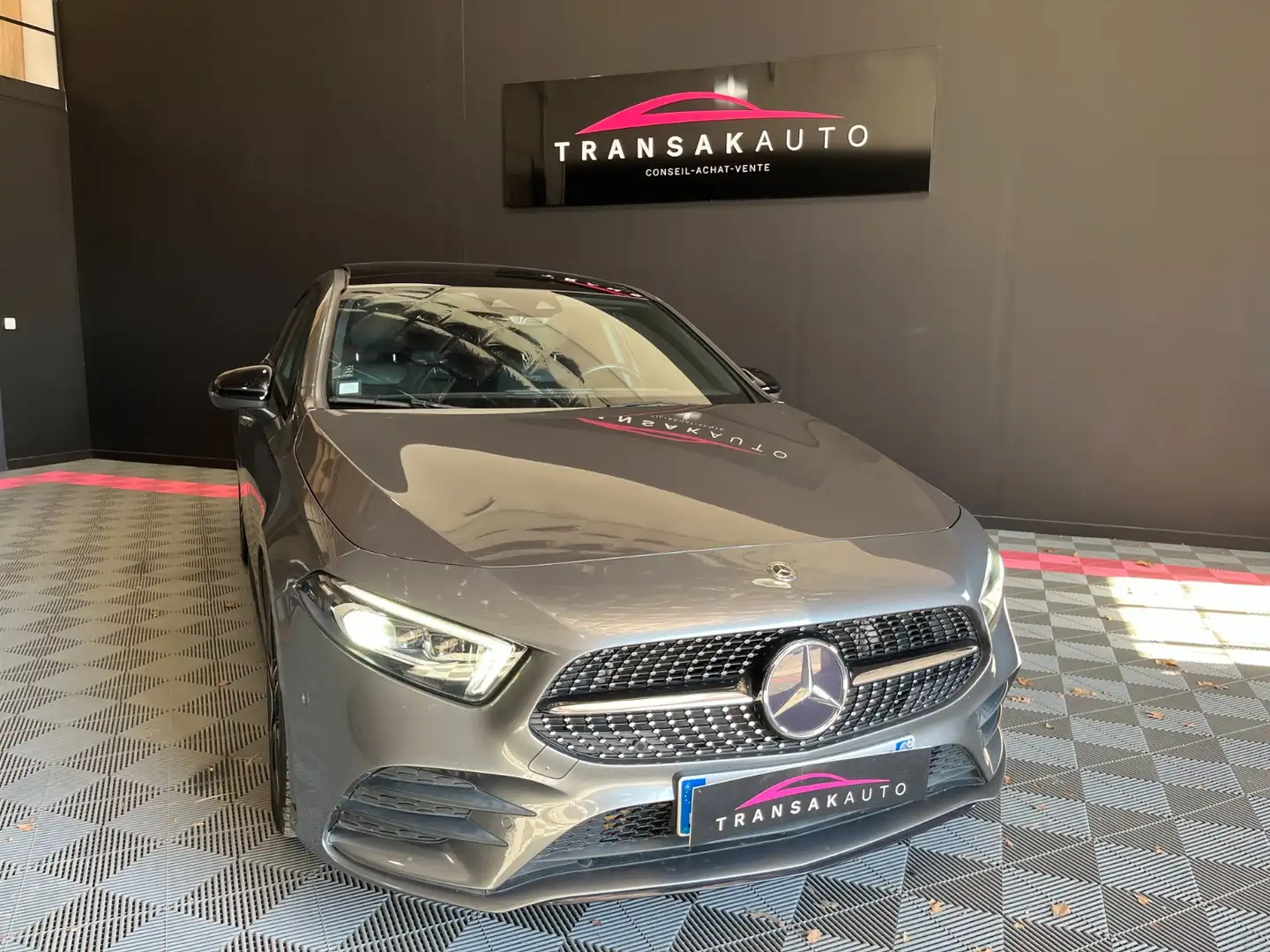Mercedes-Benz AMG Line Gris - 2