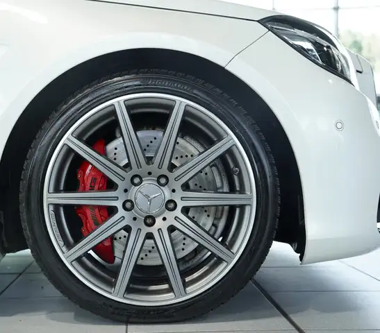 Mercedes-Benz E-Class view 12