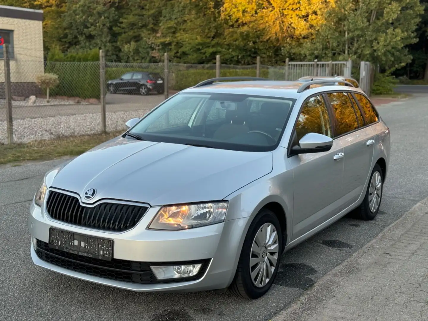 Skoda Octavia Combi Ambition *DSG**NAVI*SHZ*MSWT* Silber - 2