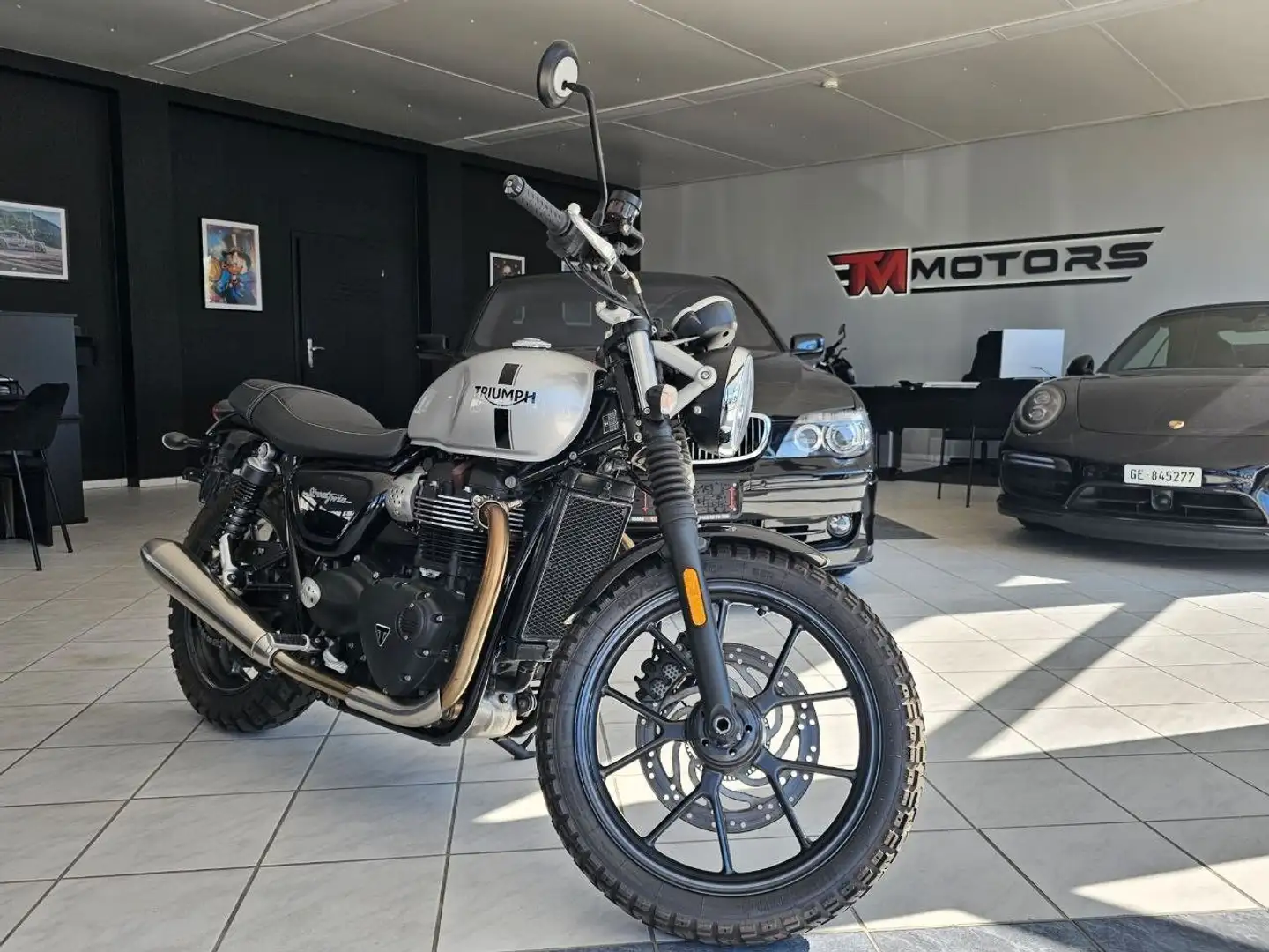 Triumph Street Twin Grijs - 1