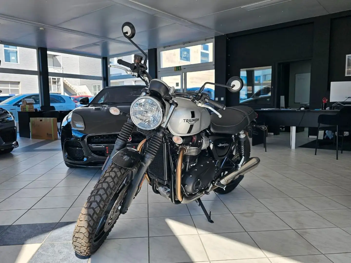 Triumph Street Twin Grijs - 2