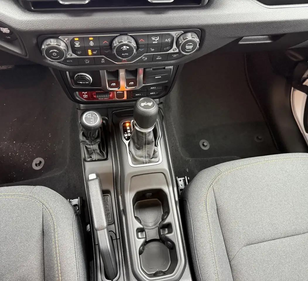 Jeep Wrangler снимка Jeep Wrangler
