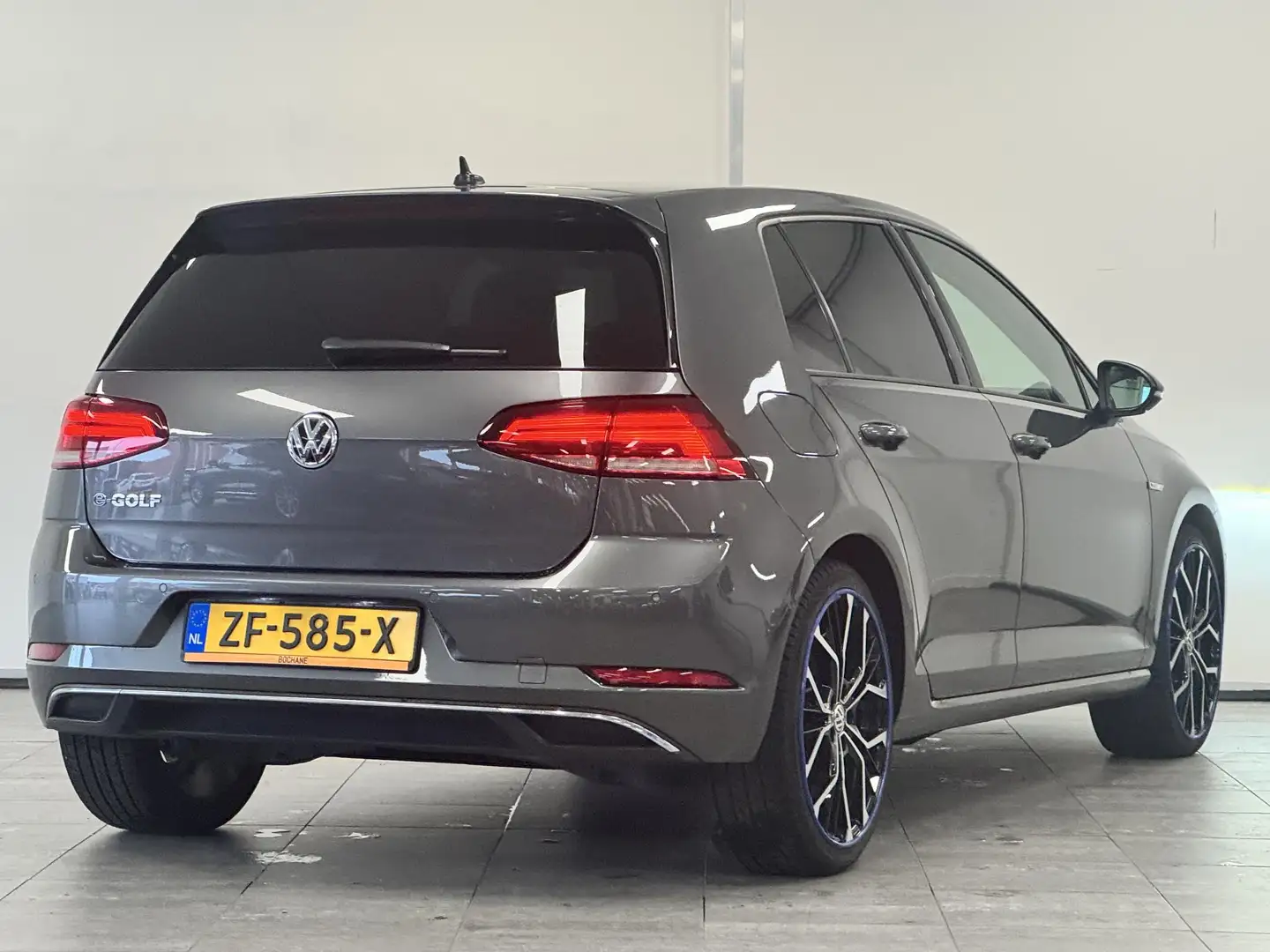Volkswagen e-Golf | WARMTEPOMP | CARPLAY | LEDER | CAMERA | Grijs - 2