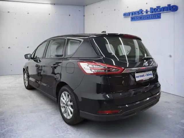 Ford S-Max view 4