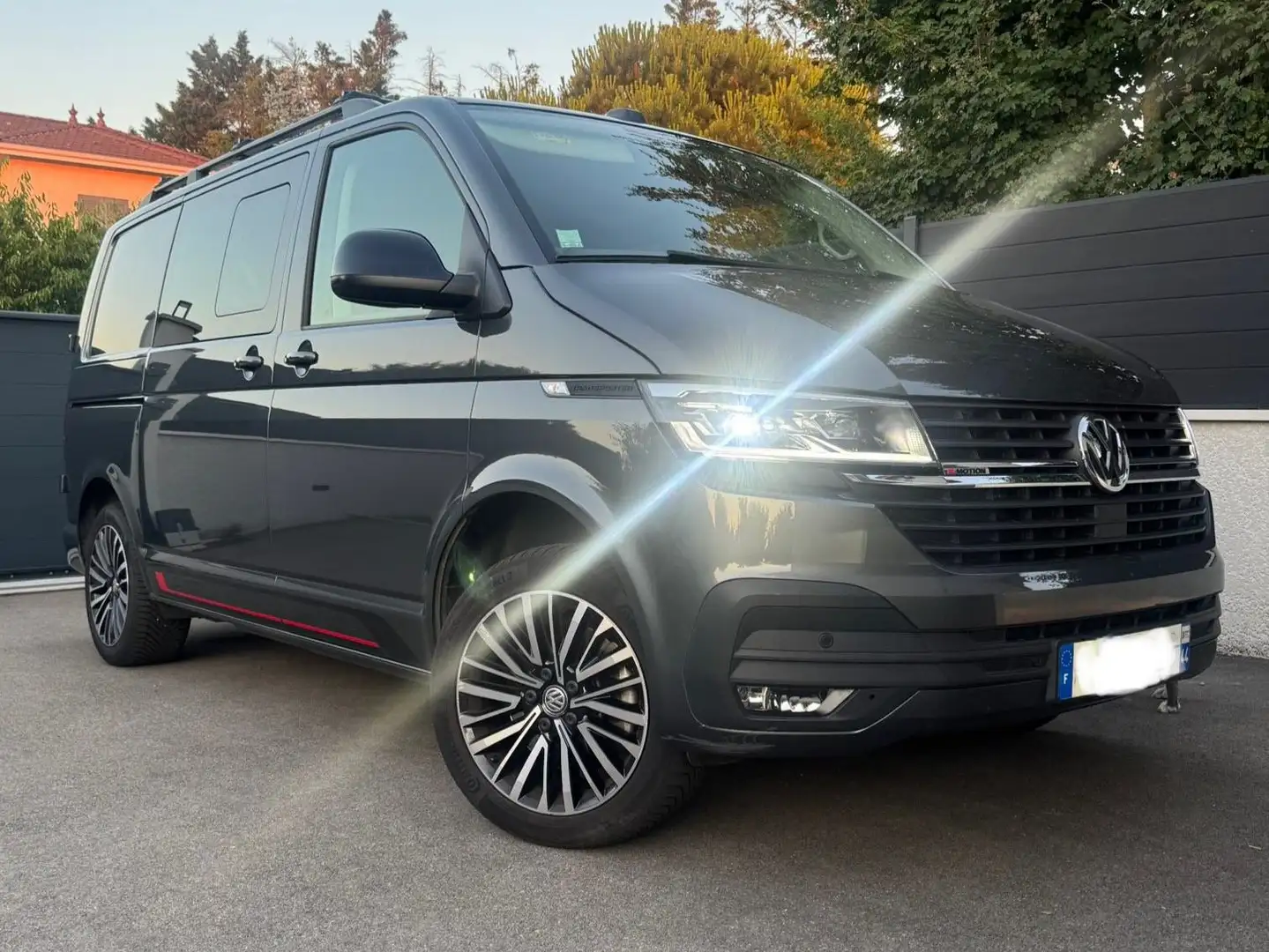 Volkswagen T6.1 Transporter Edition 4 motion 204 ch Gris - 1