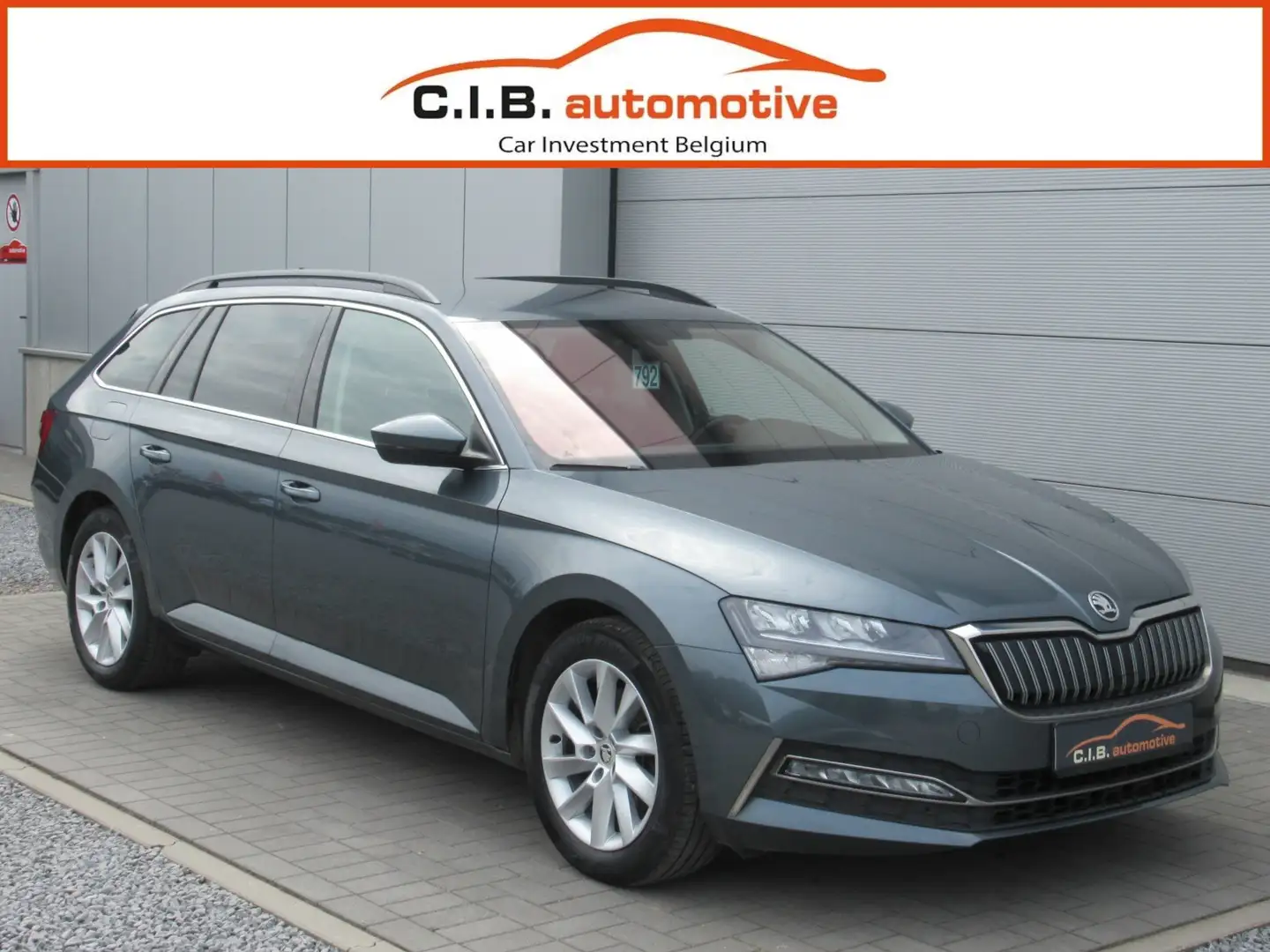 Skoda Superb Combi 1.4TSi iV PHEV / € 11.900 netto / Navi / Gris - 1
