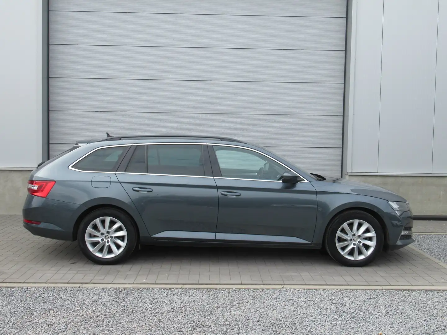 Skoda Superb Combi 1.4TSi iV PHEV / € 11.900 netto / Navi / Gris - 2