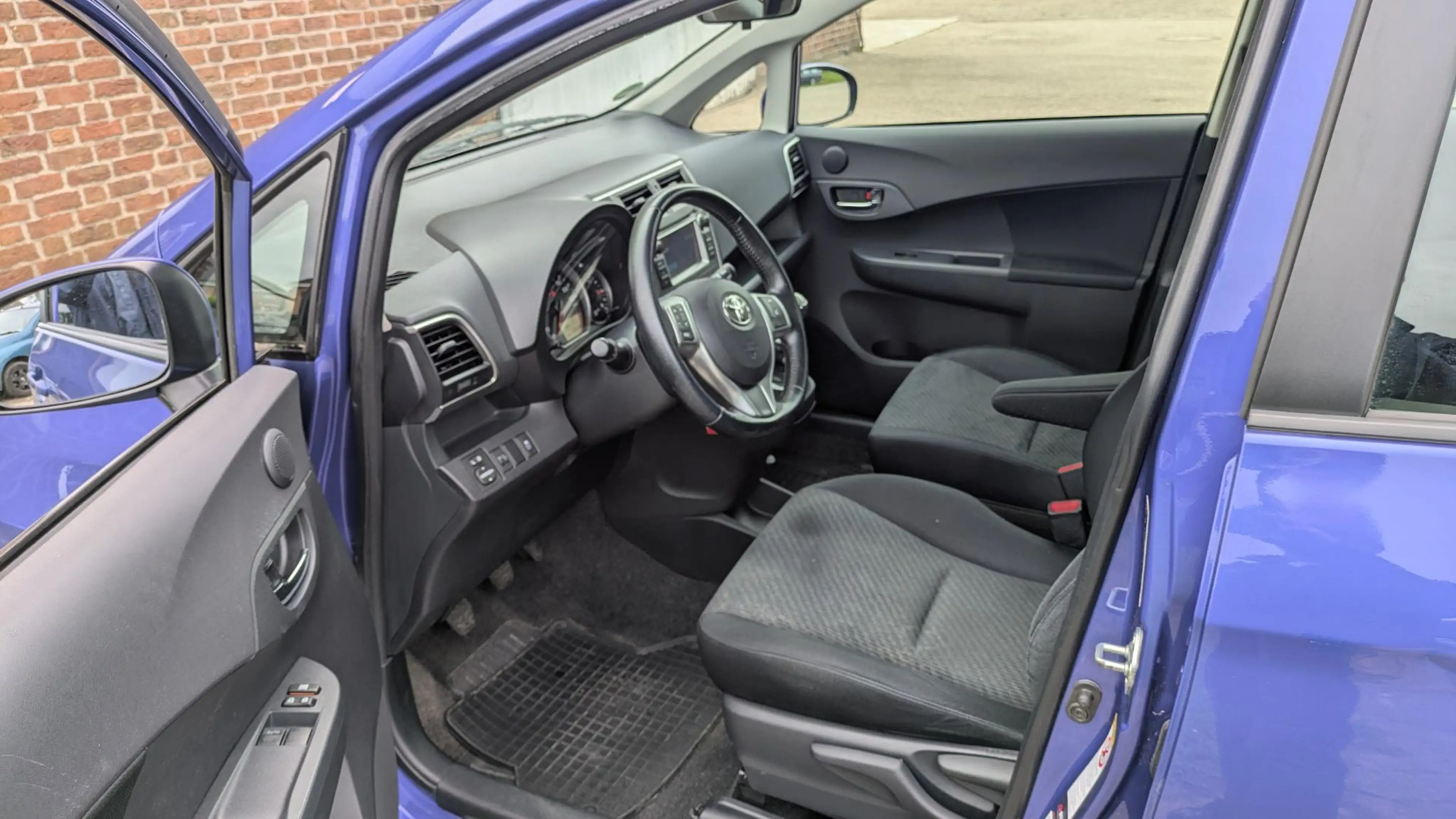 Toyota Verso-S 1.3 VVT-i Aspiration- camera - bluetooth — photo 11