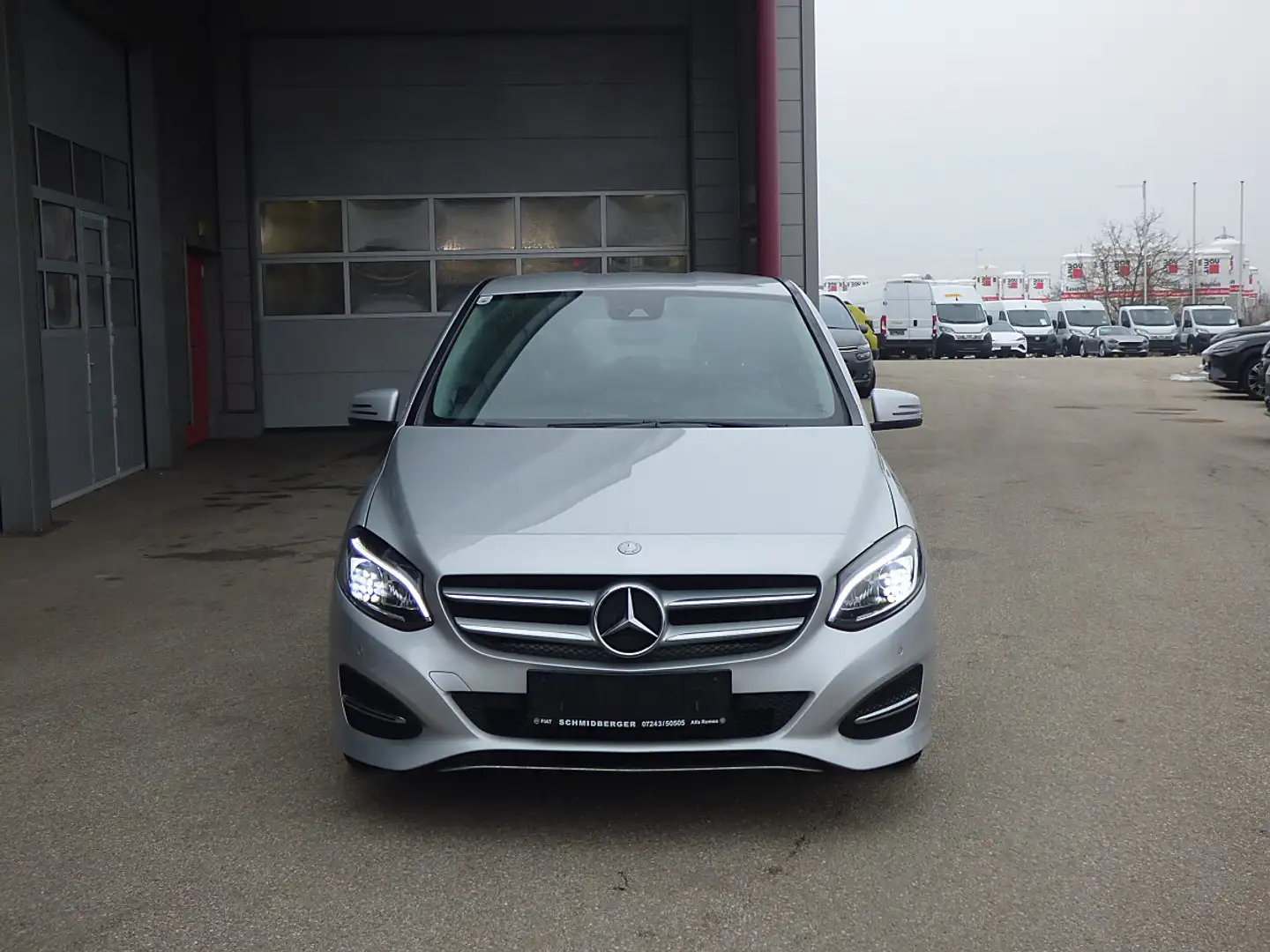 Mercedes-Benz B 200 d Aut. 8-fach/Navi/LED Silber - 2