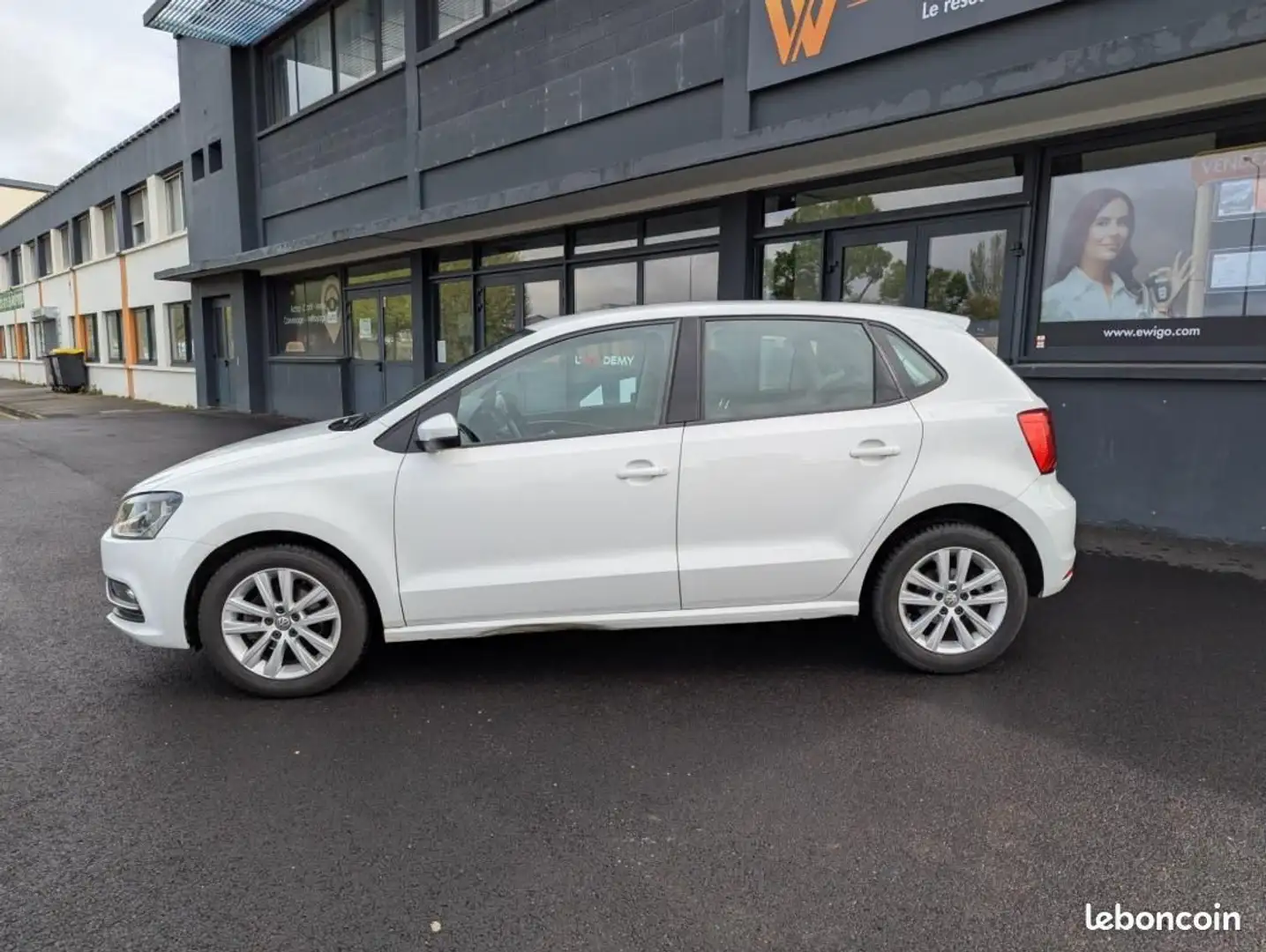 Volkswagen Polo 1.2 TSI 90CH BLUEMOTION CONFORTLINE ATTELAGE Blanc - 2