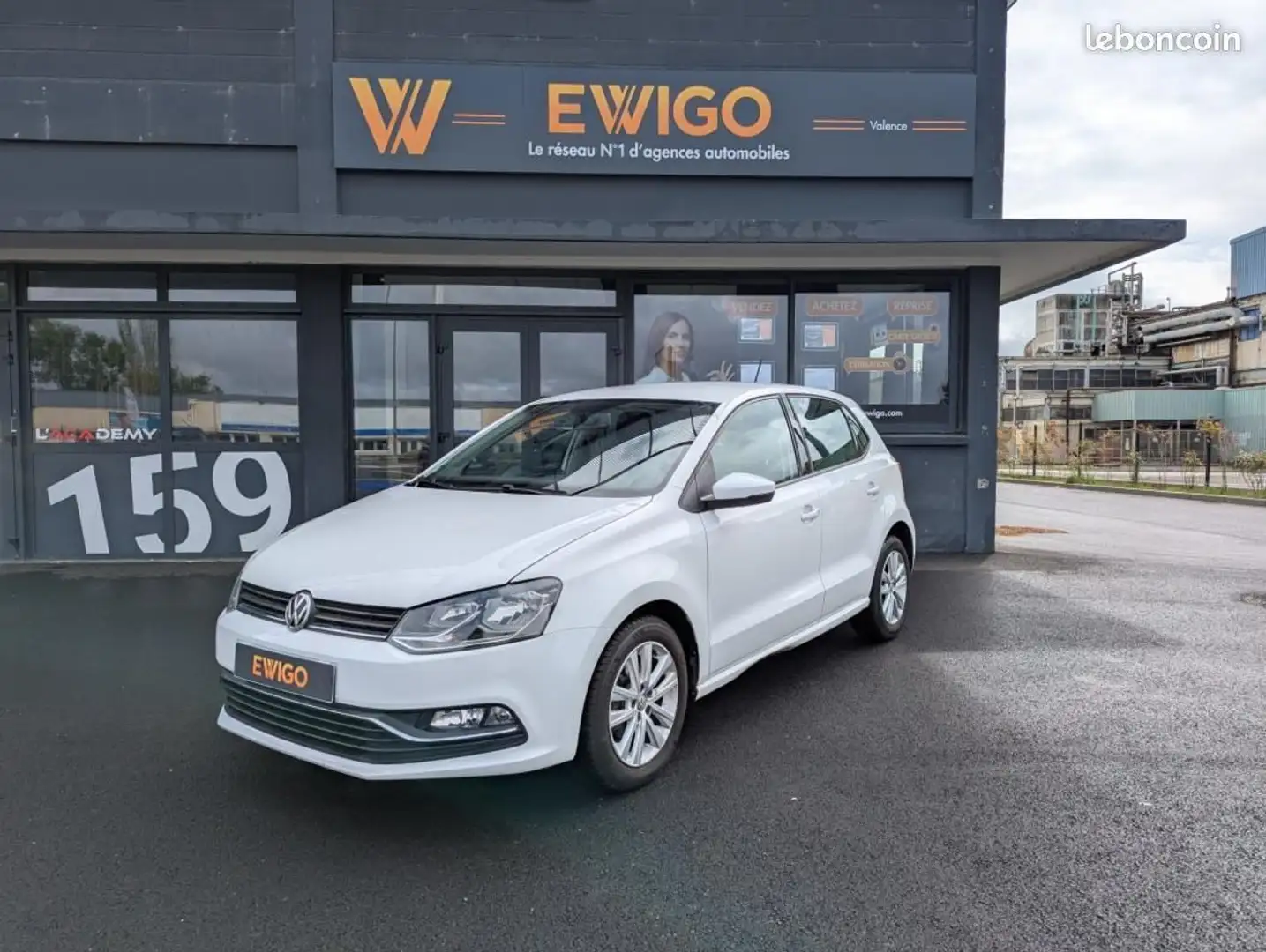Volkswagen Polo 1.2 TSI 90CH BLUEMOTION CONFORTLINE ATTELAGE Blanc - 1