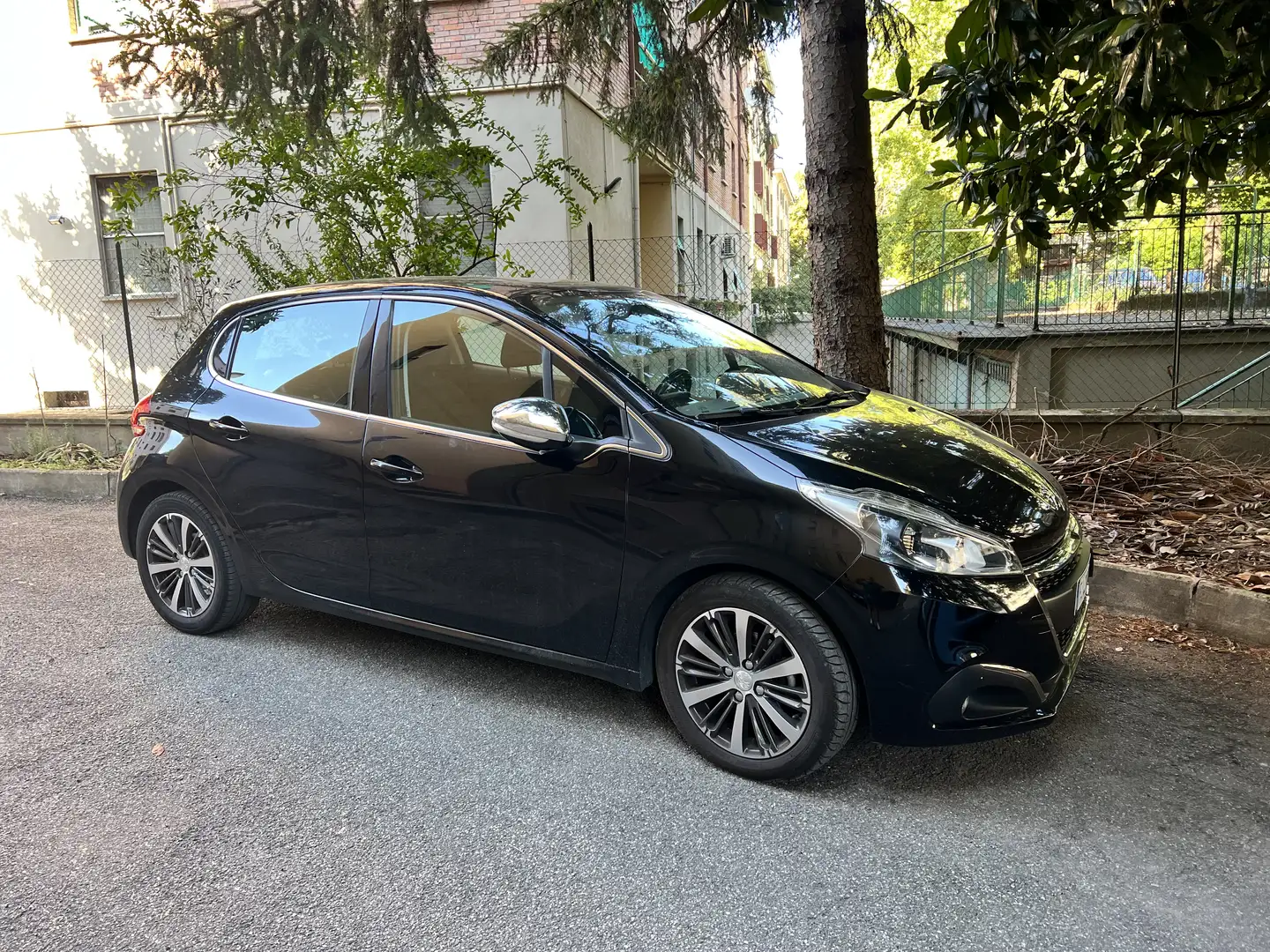 Peugeot 208 5p 1.6 bluehdi Allure 100cv - 1