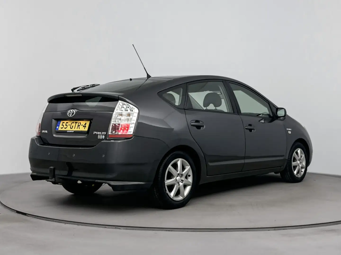 Toyota Prius 1.5 VVT-i Comfort | Parkeersensoren | Cruise Contr Gris - 2