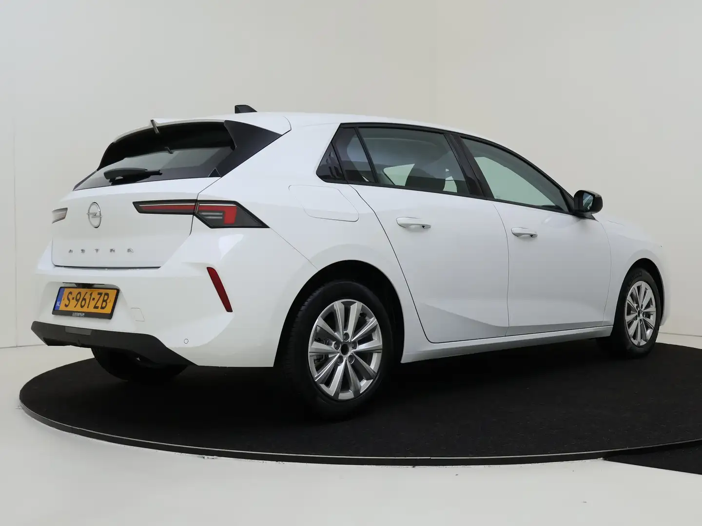 Opel Astra 1.2 Level 2 Nu uit voorraad leverbaar van € 34.302 Weiß - 2