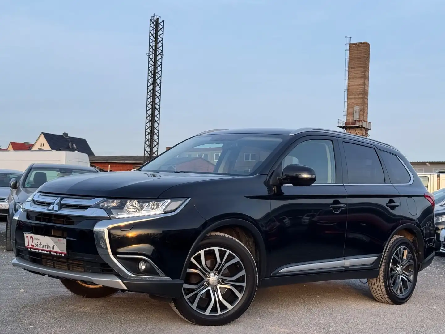 Mitsubishi Outlander SUV-Star+ 4WD/NAVI/EURO 6 Schwarz - 1