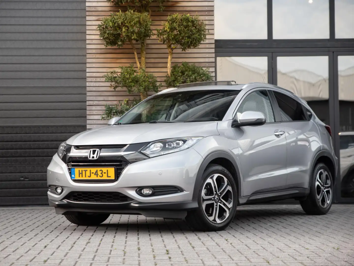 Honda HR-V 1.5 i-VTEC Executive Pano Keyless Leer Gris - 1