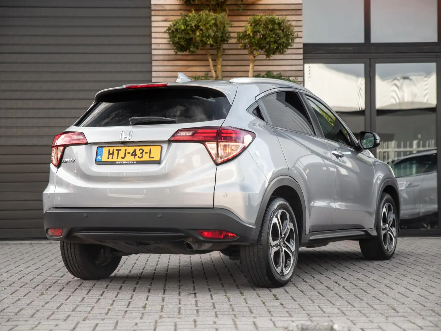 Honda HR-V 1.5 i-VTEC Executive Pano Keyless Leer Grijs - 2